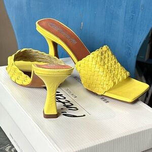 L'INTERVALLE Soft Yellow Textured Heeled Sandals, size 38, $50